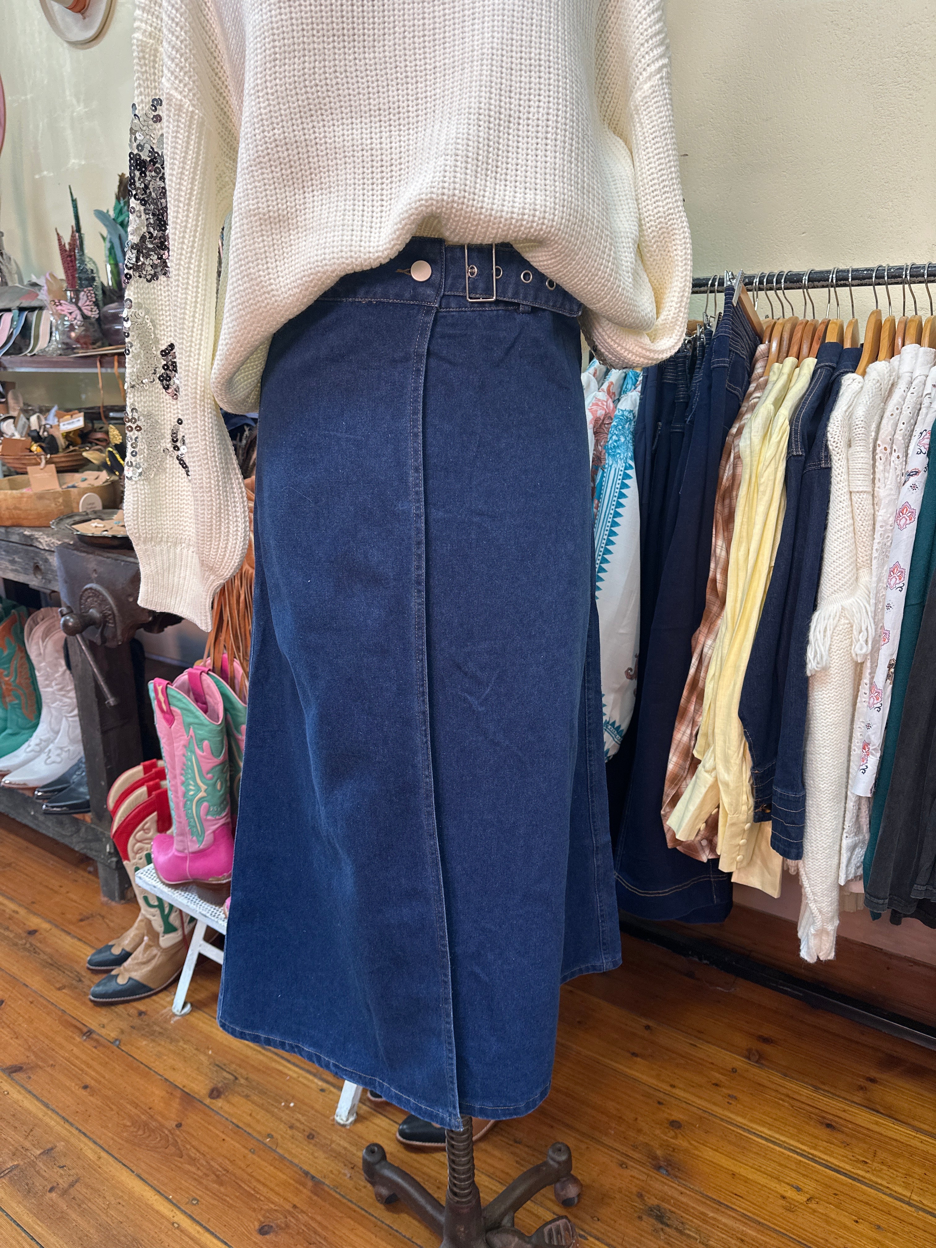 Fria Aline Buckle Denim Skirt
