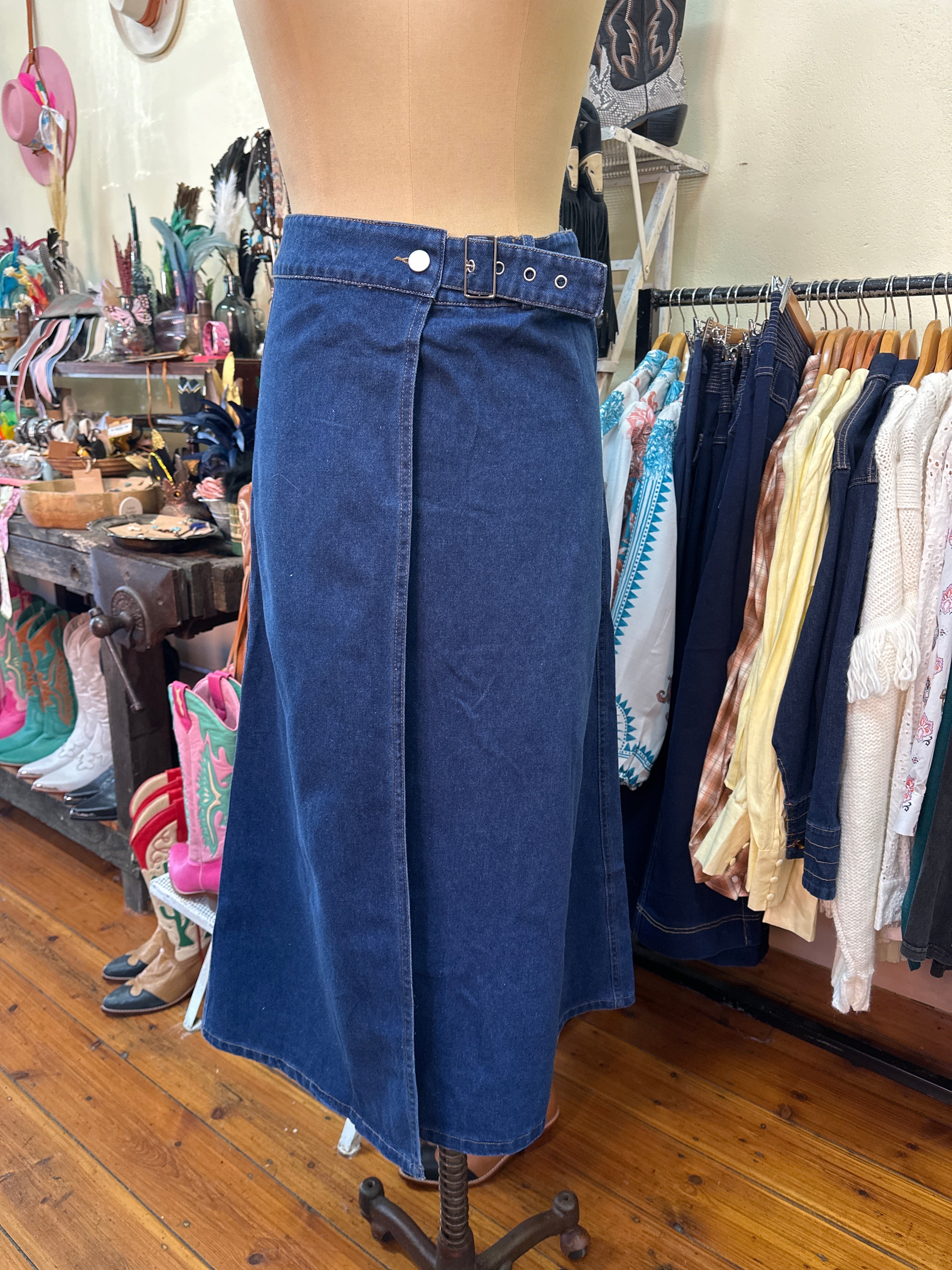 Fria Aline Buckle Denim Skirt