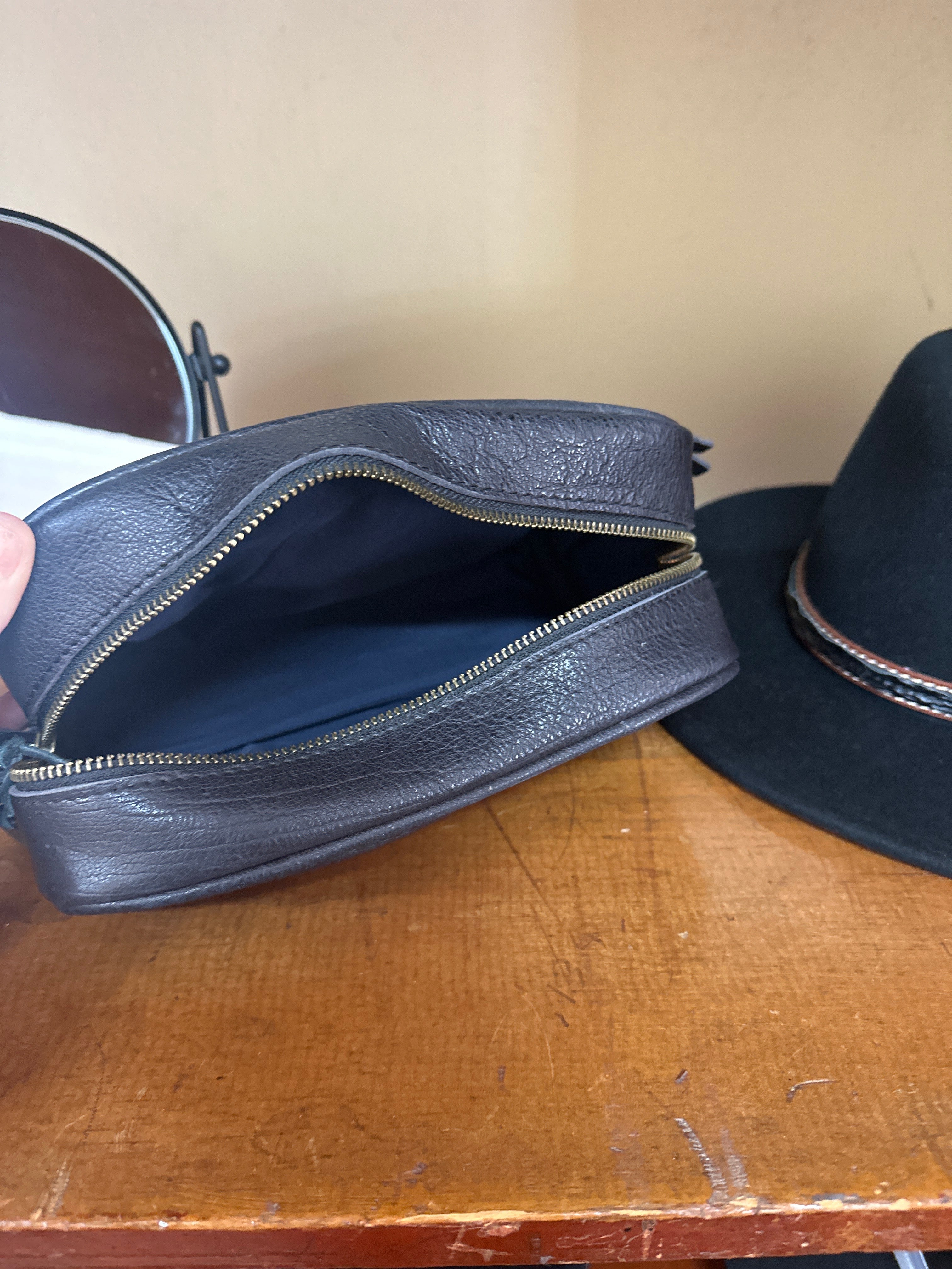 Sunshine Barossa Australia Leather Toiletry Bag / Wash Bag